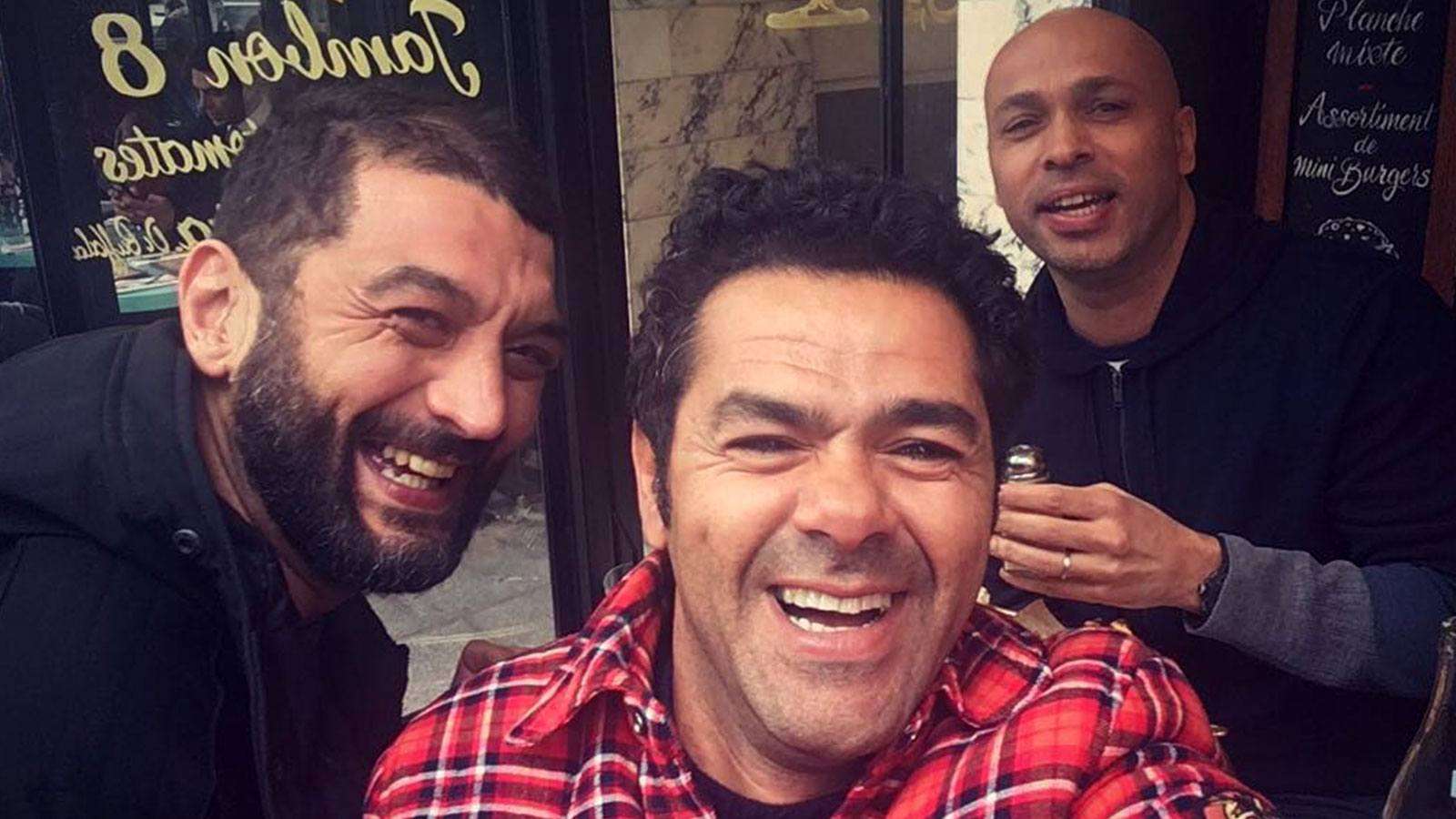 Jammel Debbouze, Eric et Ramzy dans un café