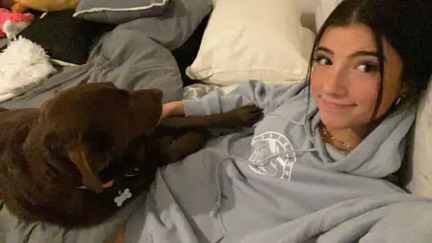 Charli D'Amelio a démenti les rumeurs selon lesquelles son chien serait mort