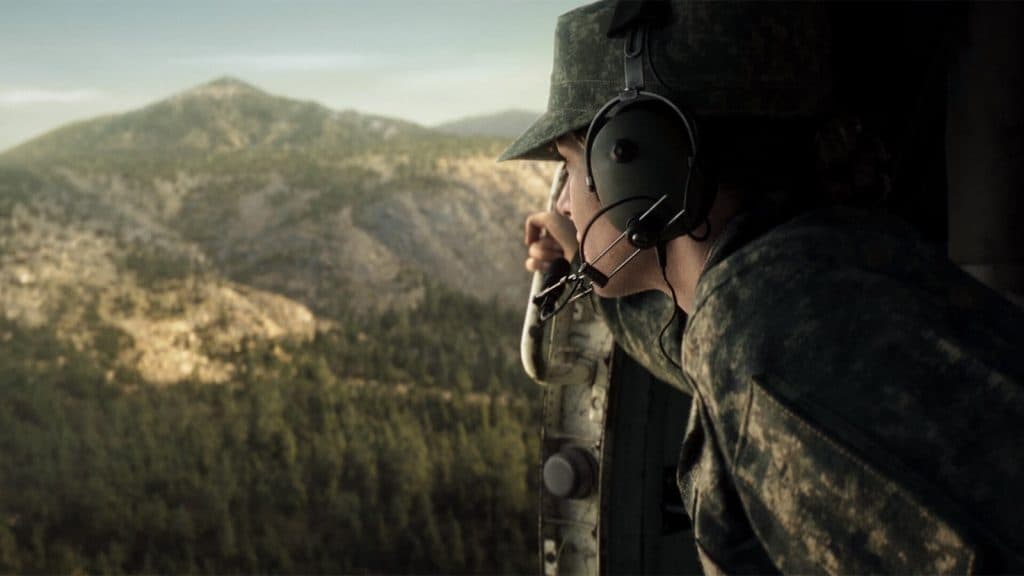 Personnage de profil et vue d'une paysage dans Modern Warfare