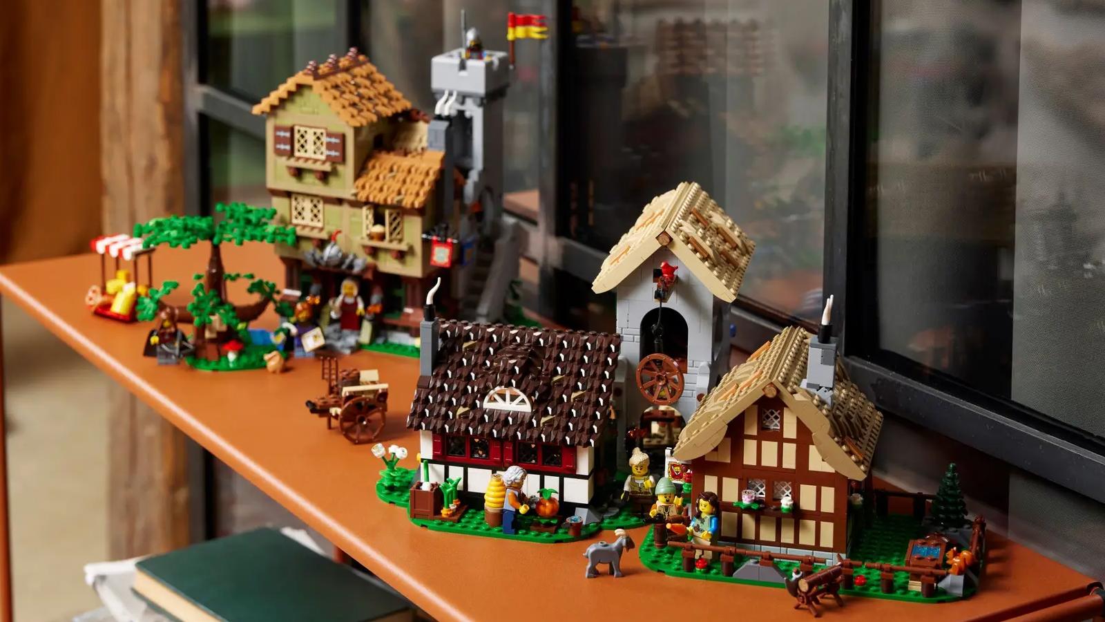 Ensemble LEGO Icons La place de la ville médiévale - 10332